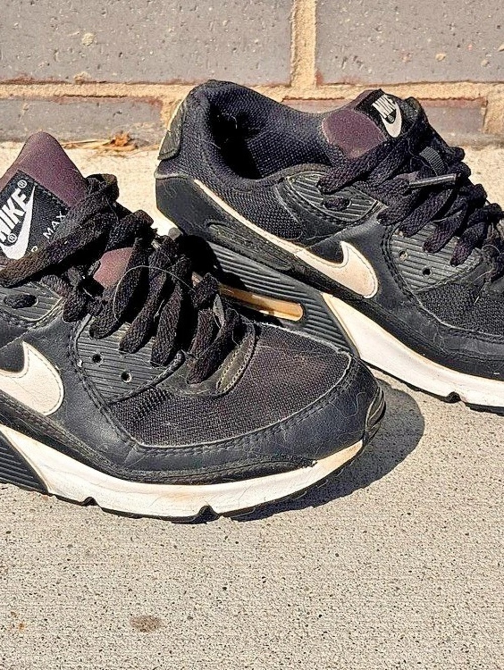 Nike Air Max 90 Sneakers Black & White US 9.5